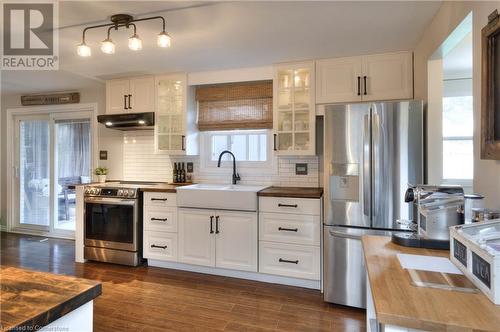 80 Manor Drive, Kitchener, ON - Indoor Photo Showing Kitchen With Upgraded Kitchen