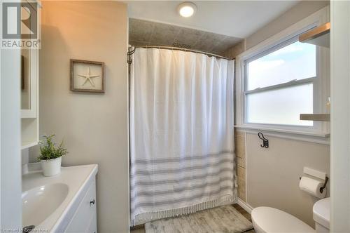 80 Manor Drive, Kitchener, ON - Indoor Photo Showing Bathroom