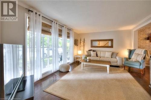 80 Manor Drive, Kitchener, ON - Indoor Photo Showing Living Room