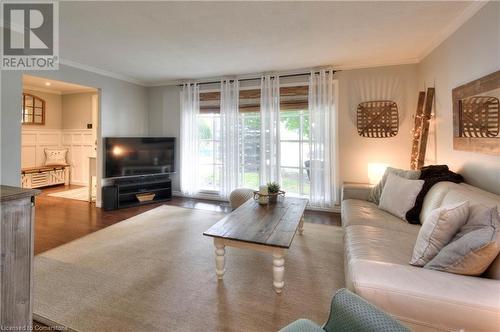 80 Manor Drive, Kitchener, ON - Indoor Photo Showing Living Room