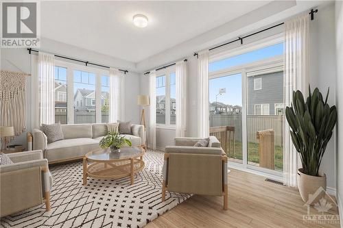 701 Perseus Avenue, Ottawa, ON - Indoor Photo Showing Living Room