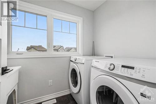 701 Perseus Avenue, Ottawa, ON - Indoor Photo Showing Laundry Room