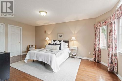 112 Stone Church Road W, Hamilton, ON - Indoor Photo Showing Bedroom