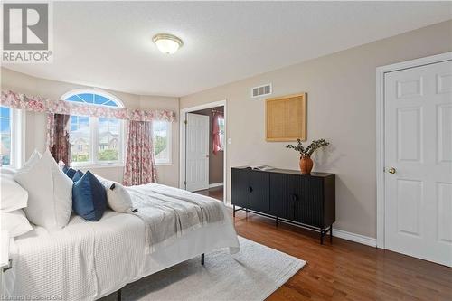 112 Stone Church Road W, Hamilton, ON - Indoor Photo Showing Bedroom