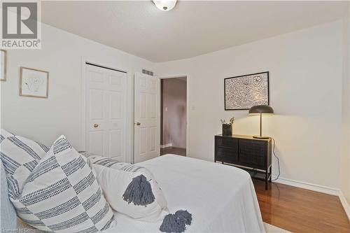 112 Stone Church Road W, Hamilton, ON - Indoor Photo Showing Bedroom