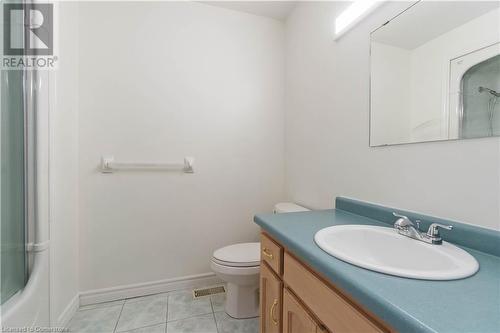 112 Stone Church Road W, Hamilton, ON - Indoor Photo Showing Bathroom