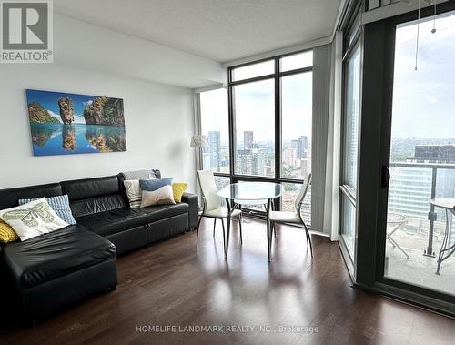 4507 - 832 Bay Street, Toronto, ON - Indoor Photo Showing Living Room