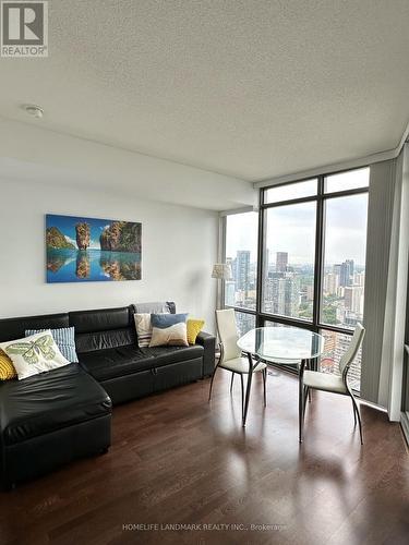 4507 - 832 Bay Street, Toronto, ON - Indoor Photo Showing Living Room