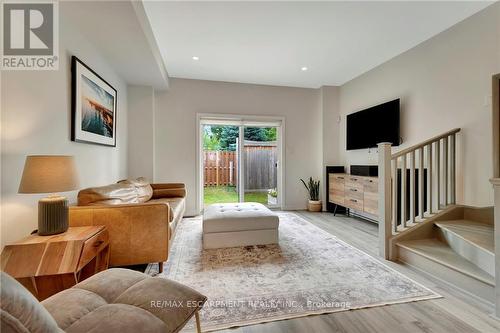 6 Munay Lane, Hamilton, ON - Indoor Photo Showing Living Room