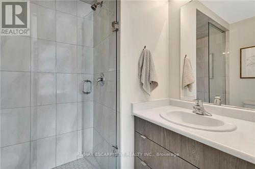 6 Munay Lane, Hamilton, ON - Indoor Photo Showing Bathroom