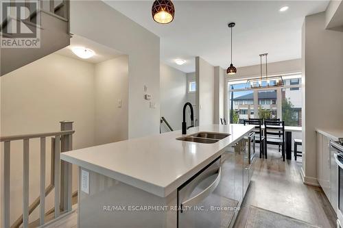 6 Munay Lane, Hamilton, ON - Indoor Photo Showing Kitchen With Double Sink With Upgraded Kitchen