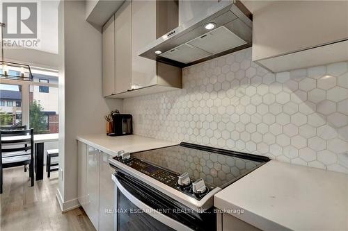 6 Munay Lane, Hamilton, ON - Indoor Photo Showing Kitchen