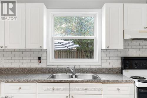 15 George Road, Fort Erie, ON - Indoor Photo Showing Kitchen With Double Sink