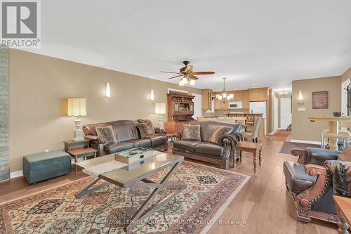 70 39Th Street N, Wasaga Beach, ON - Indoor Photo Showing Living Room