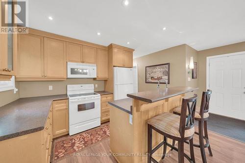 70 39Th Street N, Wasaga Beach, ON - Indoor Photo Showing Kitchen