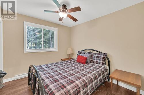 70 39Th Street N, Wasaga Beach, ON - Indoor Photo Showing Bedroom