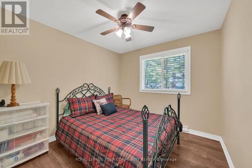 70 39Th Street N, Wasaga Beach, ON - Indoor Photo Showing Bedroom