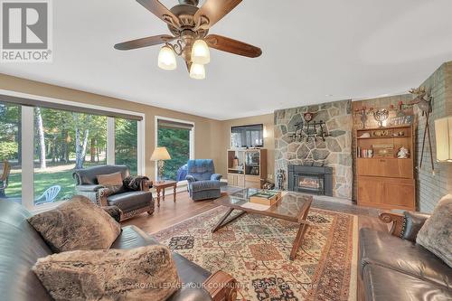 70 39Th Street N, Wasaga Beach, ON - Indoor Photo Showing Living Room With Fireplace