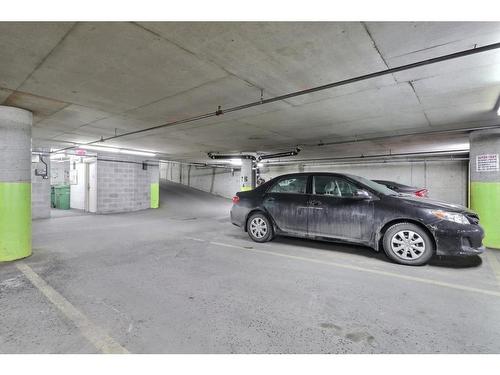 Garage - 204-10100 Rue Paul-Comtois, Montréal (Ahuntsic-Cartierville), QC - Indoor Photo Showing Garage