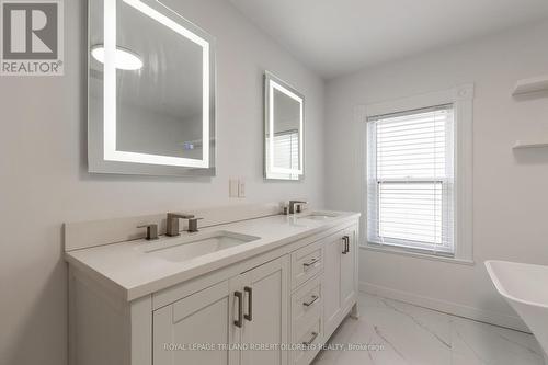 198 Main Street, Lucan Biddulph (Lucan), ON - Indoor Photo Showing Bathroom