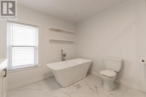 198 Main Street, Lucan Biddulph (Lucan), ON - Indoor Photo Showing Bathroom