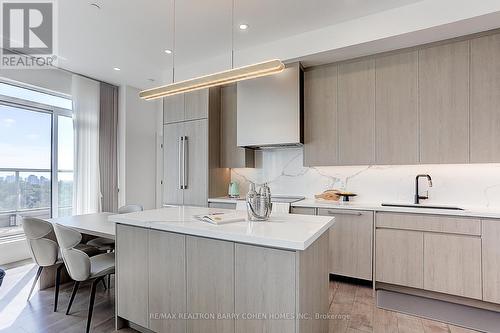 903 - 6 Parkwood Avenue, Toronto, ON - Indoor Photo Showing Kitchen With Upgraded Kitchen