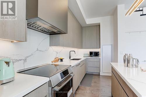 903 - 6 Parkwood Avenue, Toronto, ON - Indoor Photo Showing Kitchen