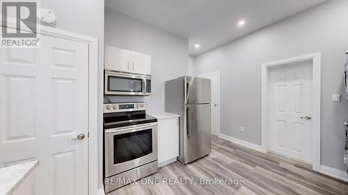 32 Durham Street W, Kawartha Lakes, ON - Indoor Photo Showing Kitchen With Stainless Steel Kitchen