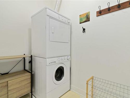 401-662 Goldstream Ave, Langford, BC - Indoor Photo Showing Laundry Room