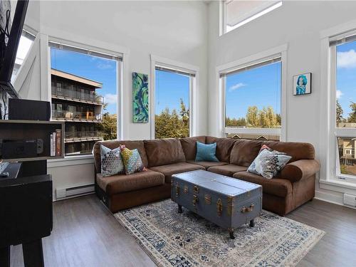 401-662 Goldstream Ave, Langford, BC - Indoor Photo Showing Living Room