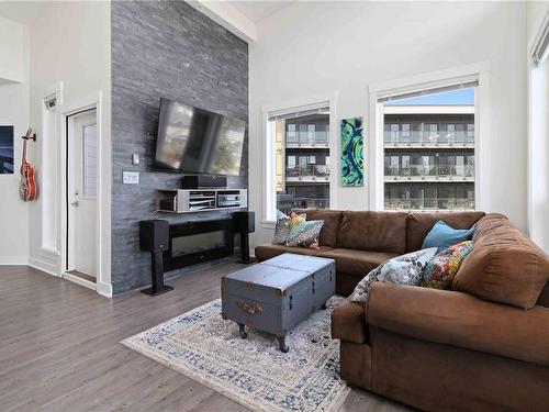 401-662 Goldstream Ave, Langford, BC - Indoor Photo Showing Living Room