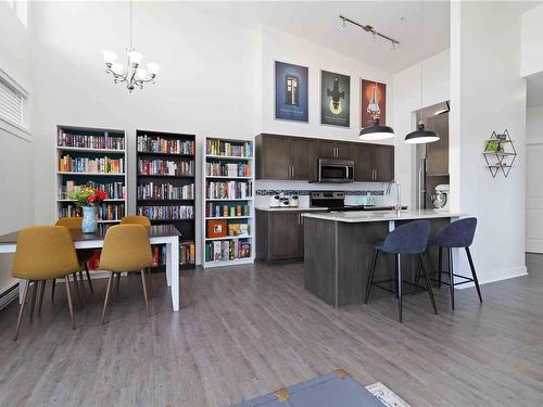 401-662 Goldstream Ave, Langford, BC - Indoor Photo Showing Kitchen