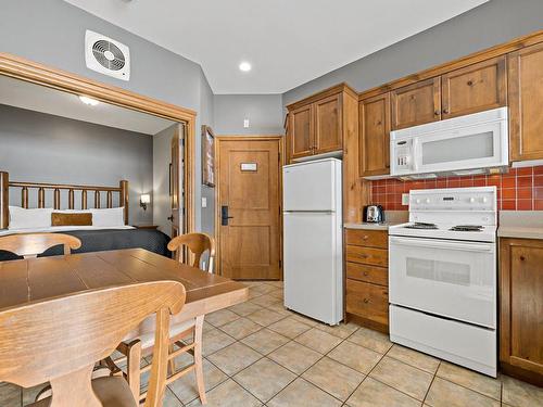 Kitchen - 413-2396 Rue Labelle, Mont-Tremblant, QC - Indoor Photo Showing Kitchen