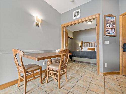 Kitchen - 413-2396 Rue Labelle, Mont-Tremblant, QC - Indoor Photo Showing Dining Room