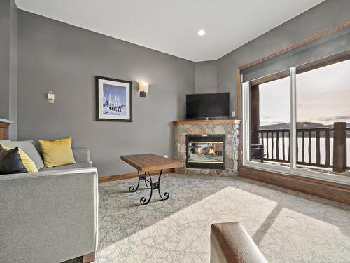 Living room - 413-2396 Rue Labelle, Mont-Tremblant, QC - Indoor Photo Showing Living Room With Fireplace