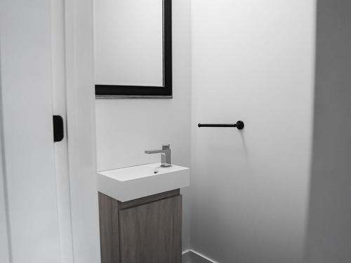 Powder room - 10825 Rue Du Beaujolais, Mirabel, QC 