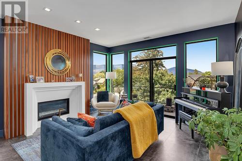 446 West Avenue Unit# 302, Kelowna, BC - Indoor Photo Showing Living Room With Fireplace