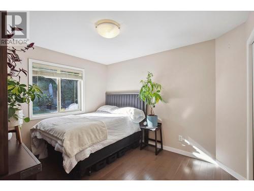 2089 Bowron Street, Kelowna, BC - Indoor Photo Showing Bedroom