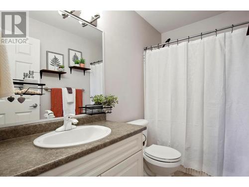 2089 Bowron Street, Kelowna, BC - Indoor Photo Showing Bathroom