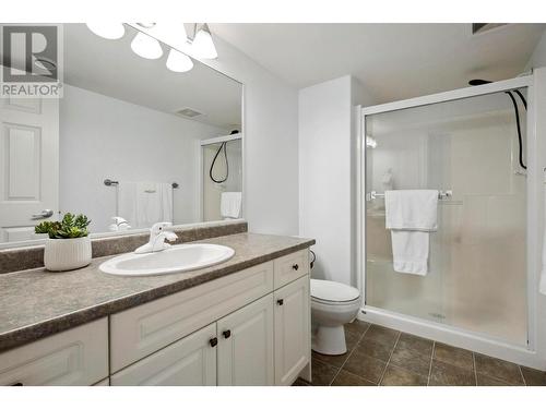 2089 Bowron Street, Kelowna, BC - Indoor Photo Showing Bathroom