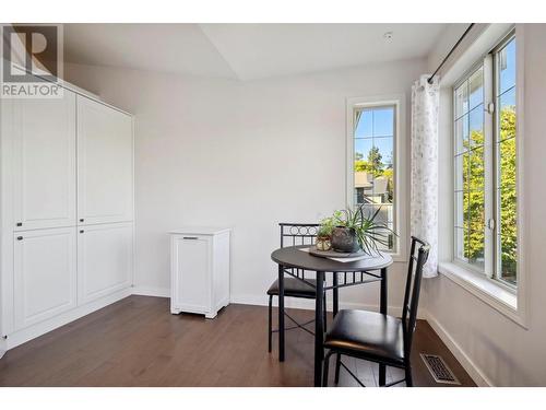 2089 Bowron Street, Kelowna, BC - Indoor Photo Showing Dining Room