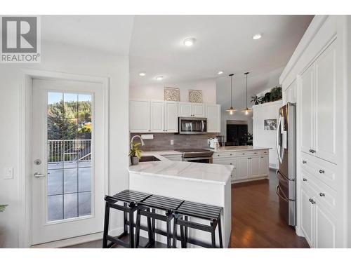 2089 Bowron Street, Kelowna, BC - Indoor Photo Showing Kitchen