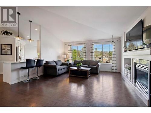 2089 Bowron Street, Kelowna, BC - Indoor Photo Showing Living Room With Fireplace