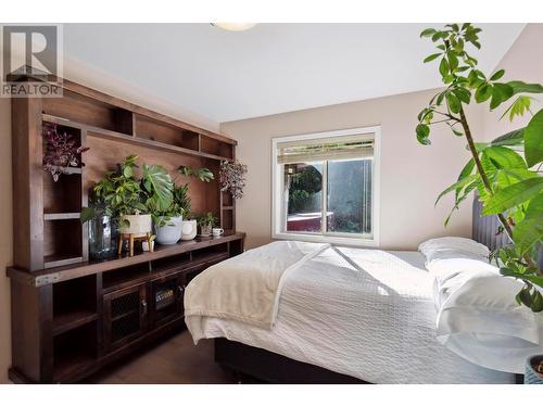 2089 Bowron Street, Kelowna, BC - Indoor Photo Showing Bedroom