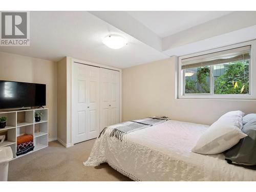 2089 Bowron Street, Kelowna, BC - Indoor Photo Showing Bedroom