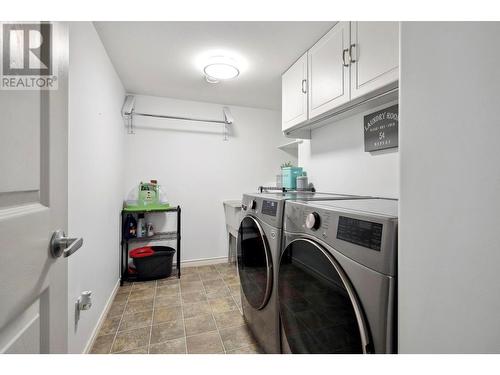 2089 Bowron Street, Kelowna, BC - Indoor Photo Showing Laundry Room