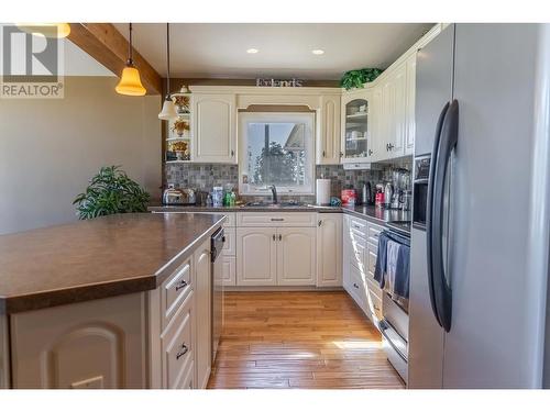 7055 93/95 Highway, Wasa, BC - Indoor Photo Showing Kitchen