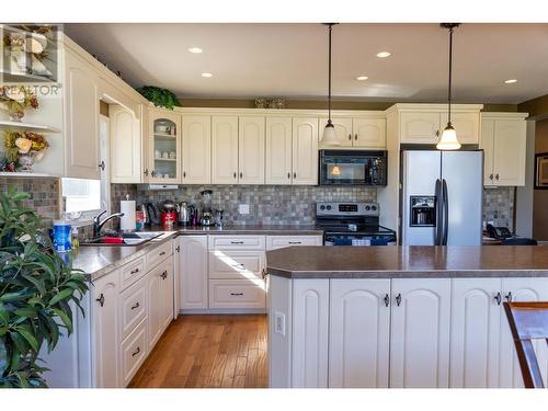 7055 93/95 Highway, Wasa, BC - Indoor Photo Showing Kitchen With Double Sink