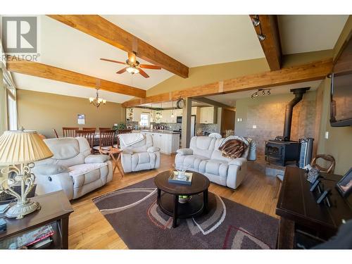 7055 93/95 Highway, Wasa, BC - Indoor Photo Showing Living Room