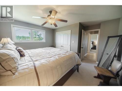 7055 93/95 Highway, Wasa, BC - Indoor Photo Showing Bedroom